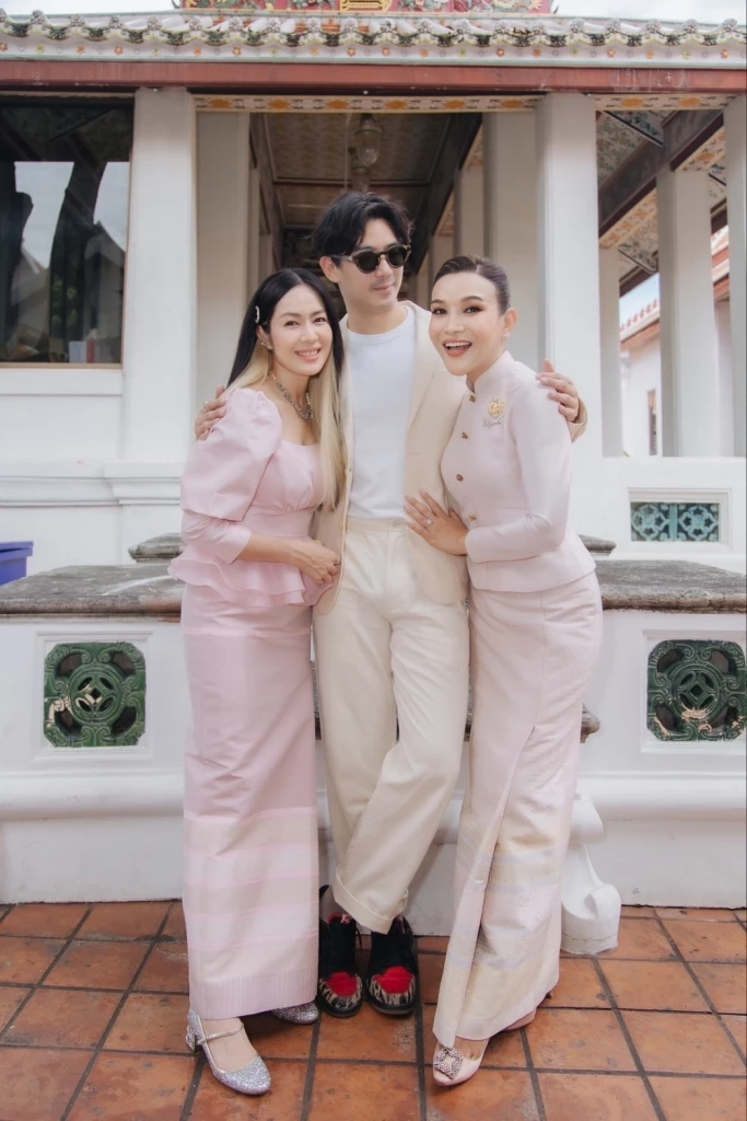 ส่องเหล่าดาราคนดัง แต่งชุดไทยร่วมทำบุญ พาเที่ยวถ่ายรูปเก๋ๆ ที่วัดโพธิ์