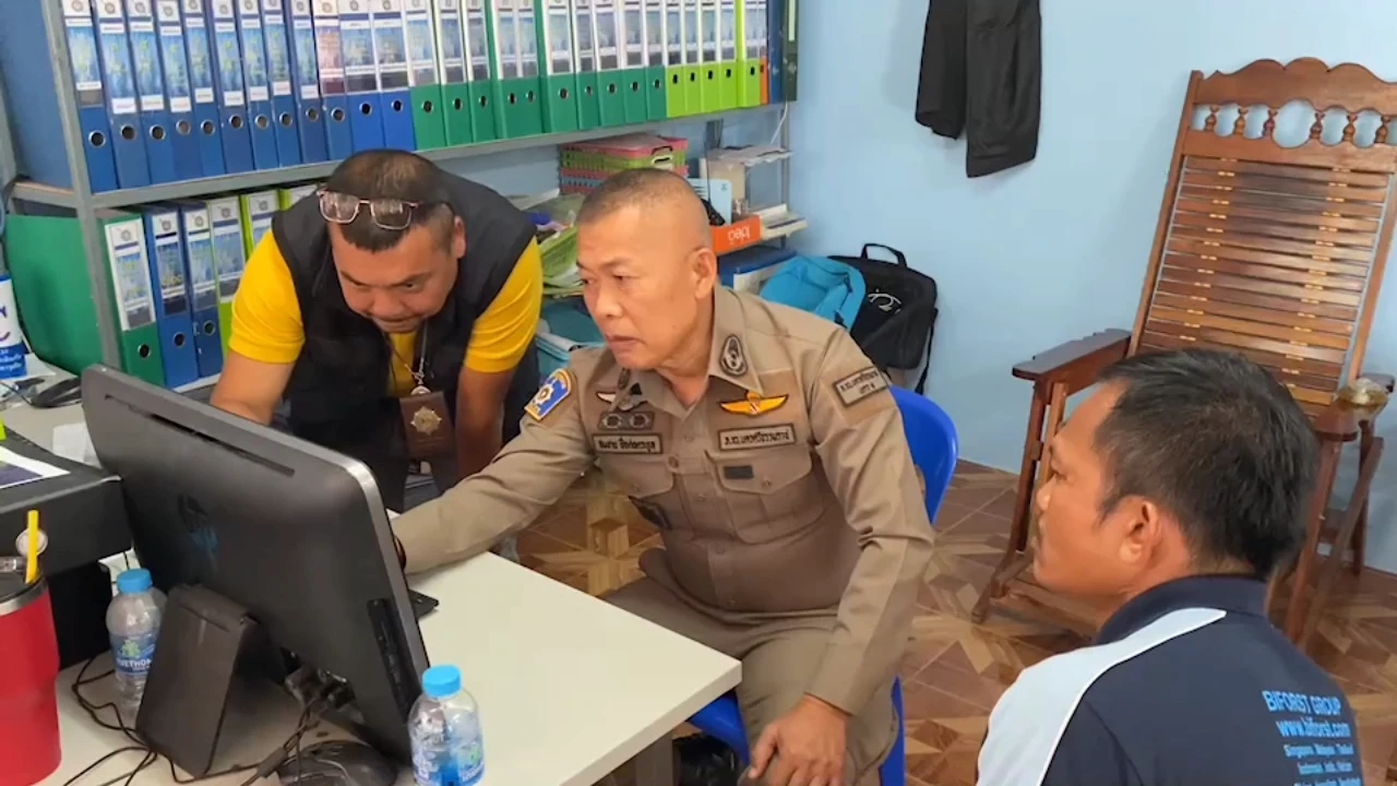 เปิดคลิป ยิงถล่ม"เทรลเลอร์" กระบะดักรอ ก่อนขับแซงใช้ 9 มม. 2 กระบอก พรุน 17 รู