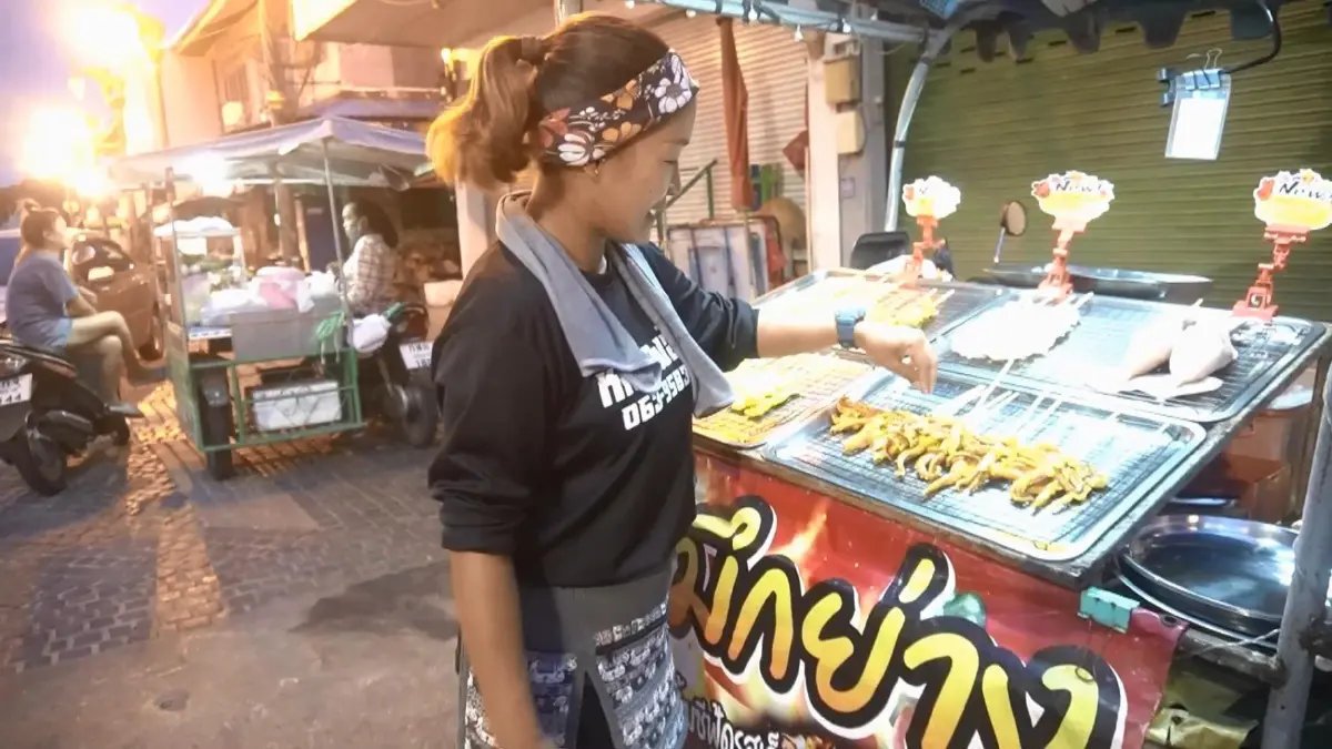แม่ค้าบริเวณตลาดริมน้ำสะแกกรัง
