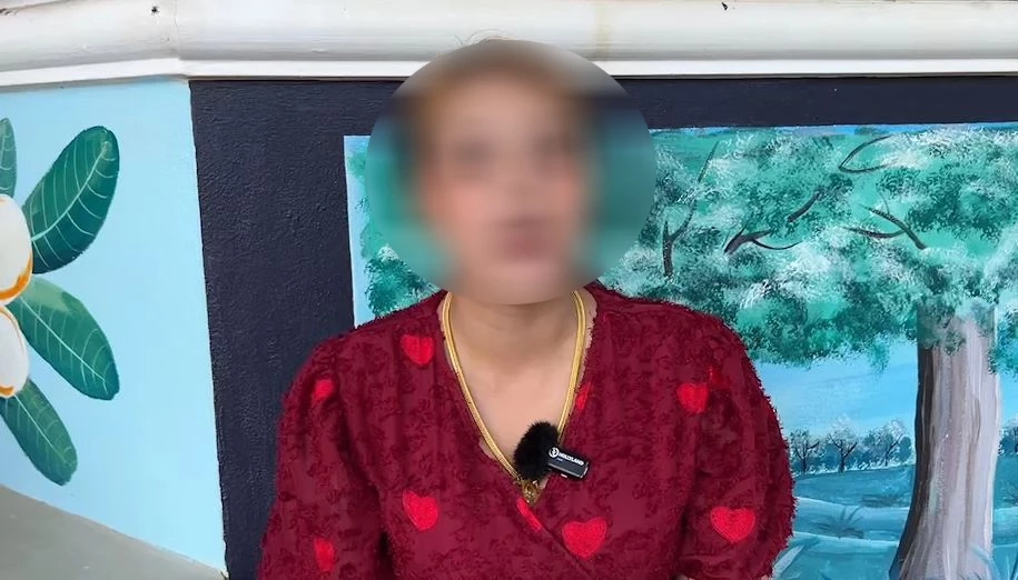 ครูสาวไหว้ขอโทษ สั่งถอดกระโปรง อนุบาล 2 เพราะเขียนไม่สวย แม่ยืนกรานเอาผิด