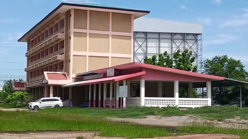 ดรามาซ้ำ เพจดังแฉ แม่ครัว รร.ดังสมุทรสาคร บังคับเด็กกินข้าวกลางวันจนอ้วก