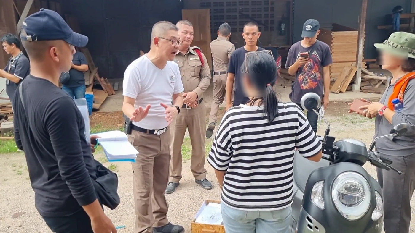 ตะลึง! ค้นโกดังโรงไม้ พบรถยนต์-จยย. 67 คัน เจ้าของอ้างรถจำนำ ดอกร้อยละ 10/ด.