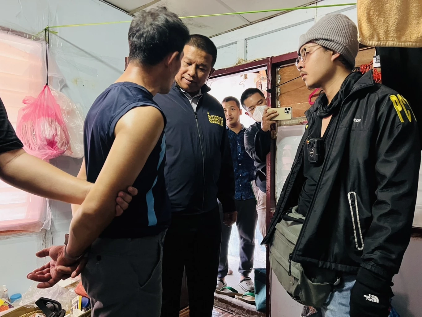 เตือนภัย! เปิดพฤติกรรมนักปั้นดารา "เจ๊เล็ก" สาวสองเก๊ ตุ๋นเหยื่อสาวข่มขืนนับไม่ถ้วน (มีคลิป)