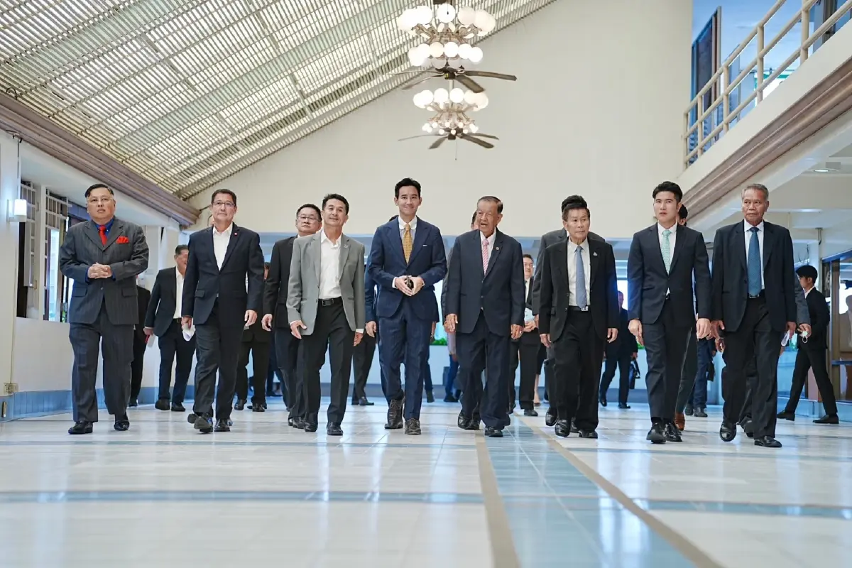 8 พรรคร่วมต้องตัดสินใจ เอาอย่างไรกับ ม.112-พรรคก้าวไกล