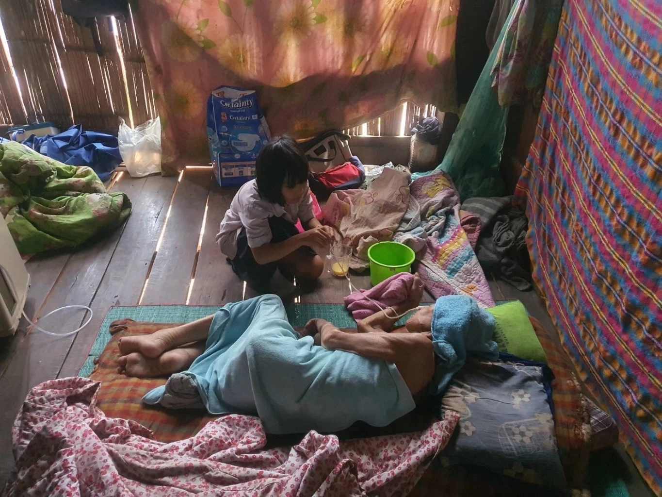 ชื่นชม "น้องหว้า" เด็กยอดกตัญญูวัย 10 ขวบ เดินกลับบ้าน ดูแลปู่ที่ป่วยทุกวัน