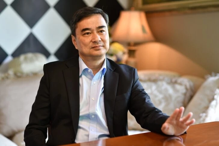 อภิสิทธิ์  เวชชาชีวะ  อดีตนายกฯ และอดีตหัวหน้าพรรคประชาธิปัตย์ 