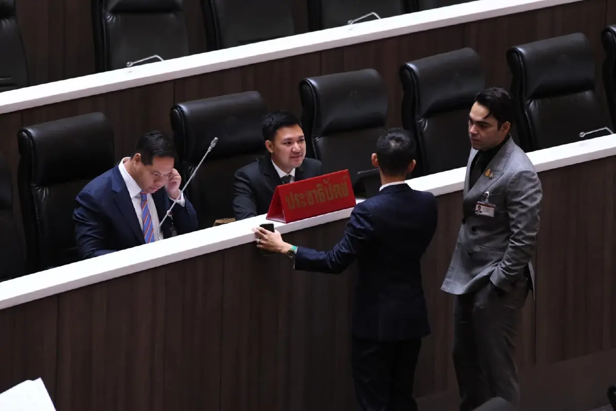 ลุยต่อ! "สรรเพชญ" ถกที่ประชุมสภาฯแก้ไข 3 ปมปัญหาเรื้อรังเมืองสงขลา (มีคลิป)