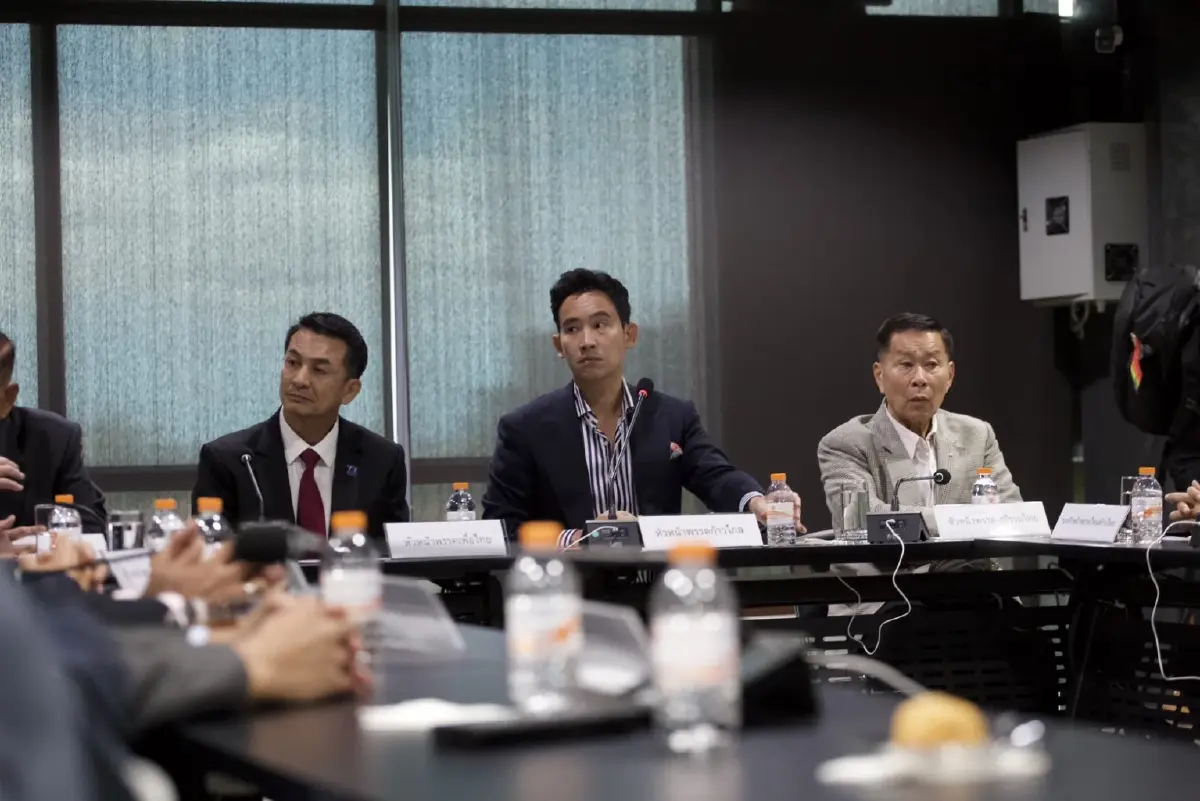 2 ก.ค. 66  "นายพิธา ลิ้มเจริญรัตน์" หัวหน้าพรรคก้าวไกล แถลงผลการประชุมหัวหน้าพรรค และแกนนำ 8 พรรคร่วมจัดตั้งรัฐบาล