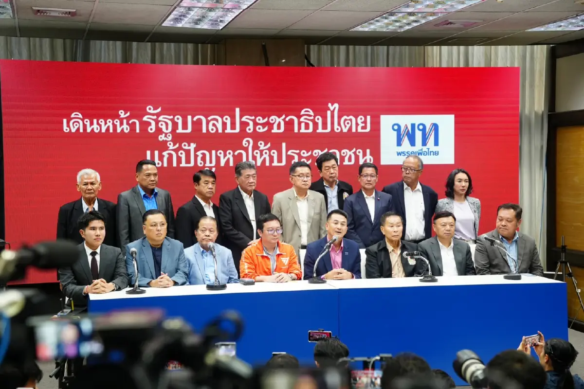 เพื่อไทย เป็นแกนนำแถลงมติ 8 พรรคร่วม