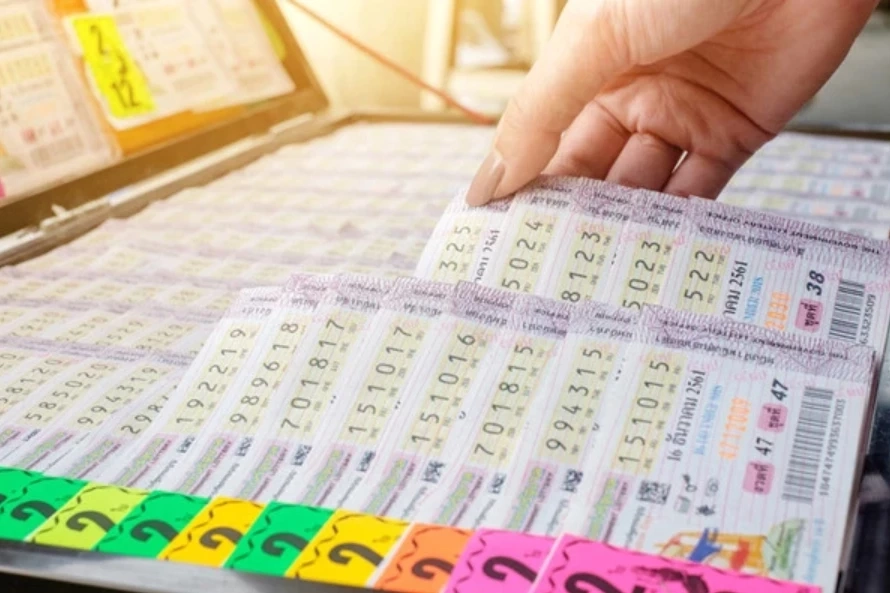 คอหวยแห่ซื้อ "เลขมงคล" งวด 31 ก.ค. 66 เกลี้ยงแผง