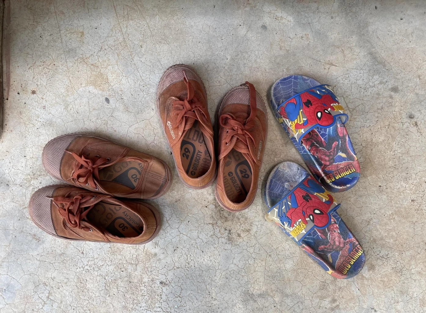 อดีต ผอ.รร.อ่างทอง ร่ำไห้ ร้องสภาทนายความ ช่วยคดีให้การศึกษาเด็กต่างด้าว