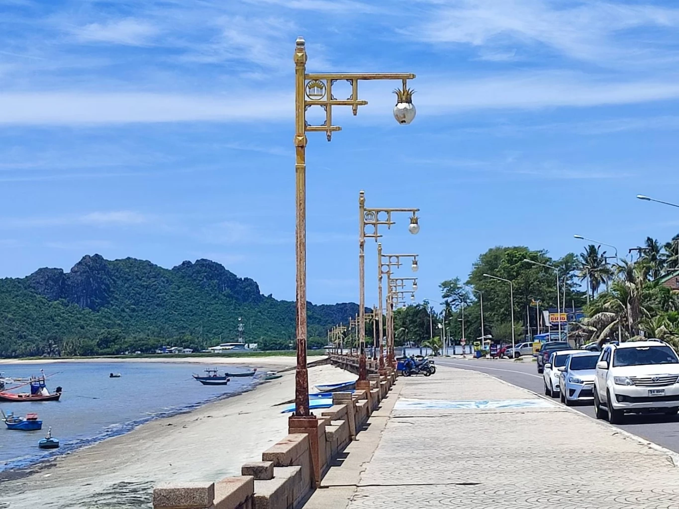 แฉอีก ประจวบฯ ใช้งบ 7 แสน สร้างศิลปะบนพื้นถนน ที่ชาวประมงใช้ "ตากปลาเค็ม"