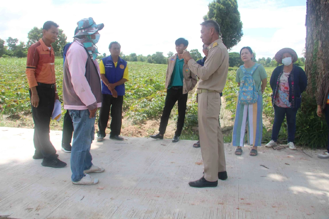 หวิดวางมวย คัดค้านรังวัดที่ดิน สร้างถนนคอนกรีต-ย้ายเสาไฟไม่ได้