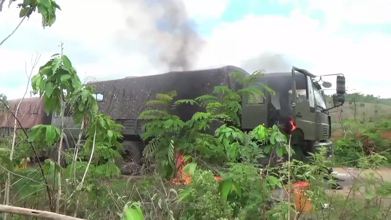 เมียนมาโต้กลับกะเหรี่ยง ขนเครื่องบินถล่ม ทหารเจ็บหามส่งรักษาฝั่งไทยอื้อ