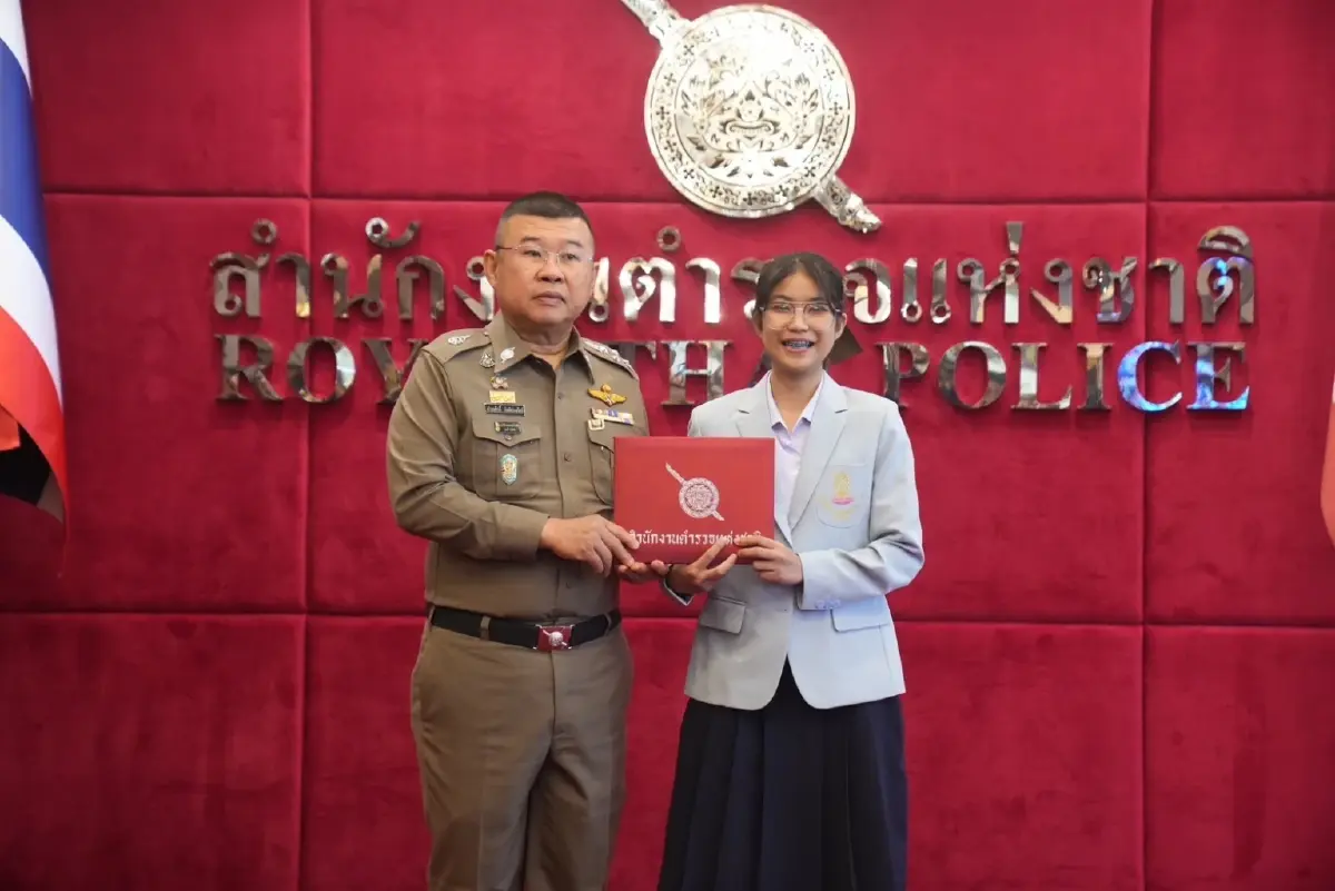 “ทำดี มีรางวัล” ตร.สกัดโดดสะพาน - ม.6 CPR ผู้ป่วยเจริญกรุง