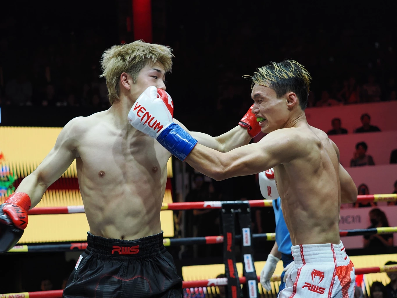 ประมวลภาพ "โจ๊กเกอร์" สุดอึด "โคตะ" ทุบไม่ลงจนชกครบ 3 ยก ศึกมวย RWS