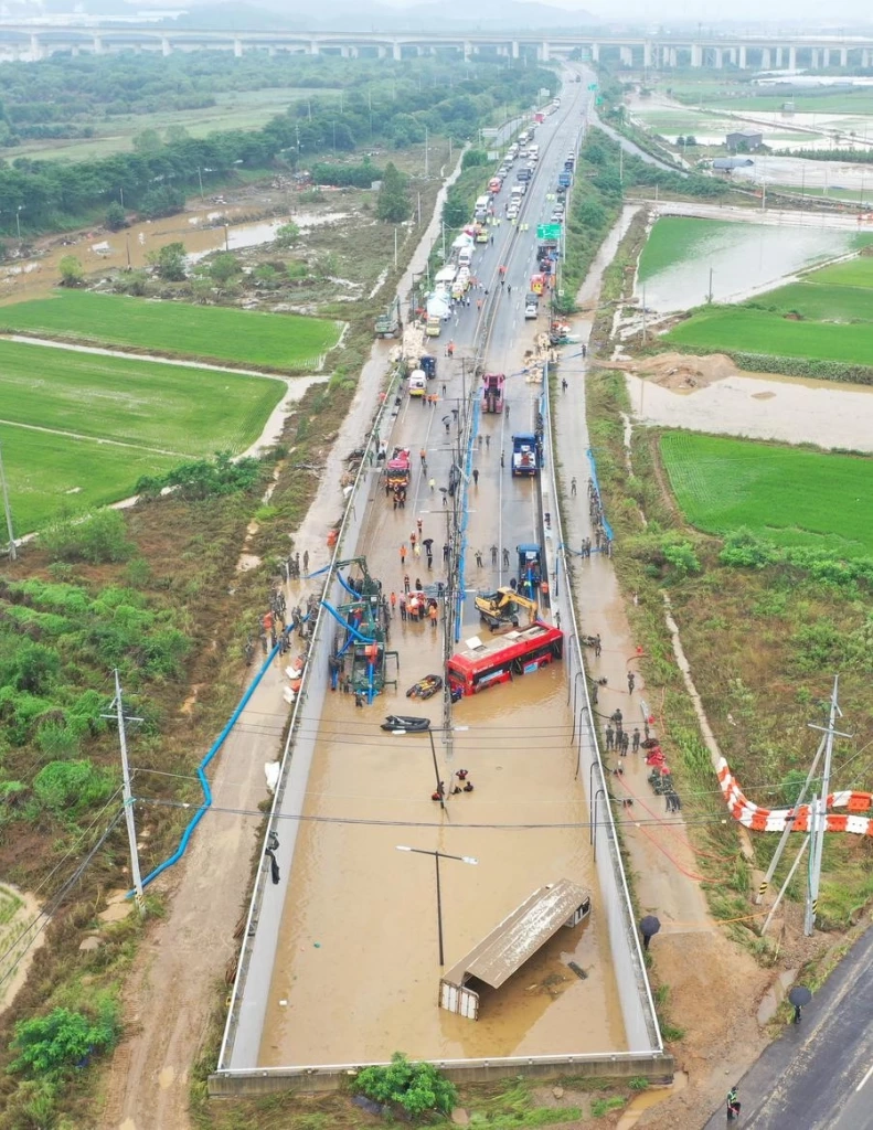 น้ำท่วมเกาหลีดับ 40 ราย ประธานาธิบดียอมรับ โลกรวนแก้ไขไม่ได้