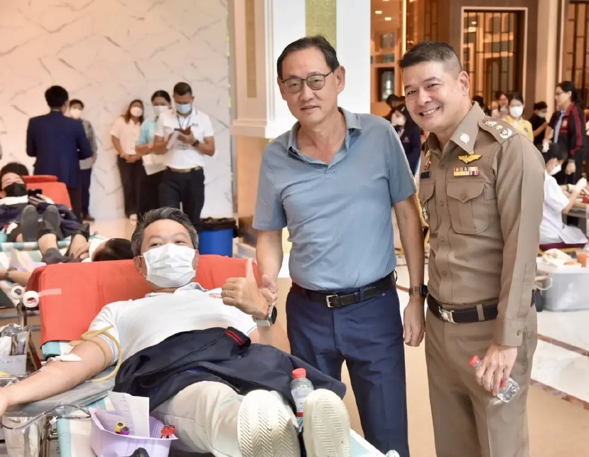 ผบ.ตร.-จตช. ร่วมมอบรถรับบริจาคโลหิตให้กับสภากาชาดไทย