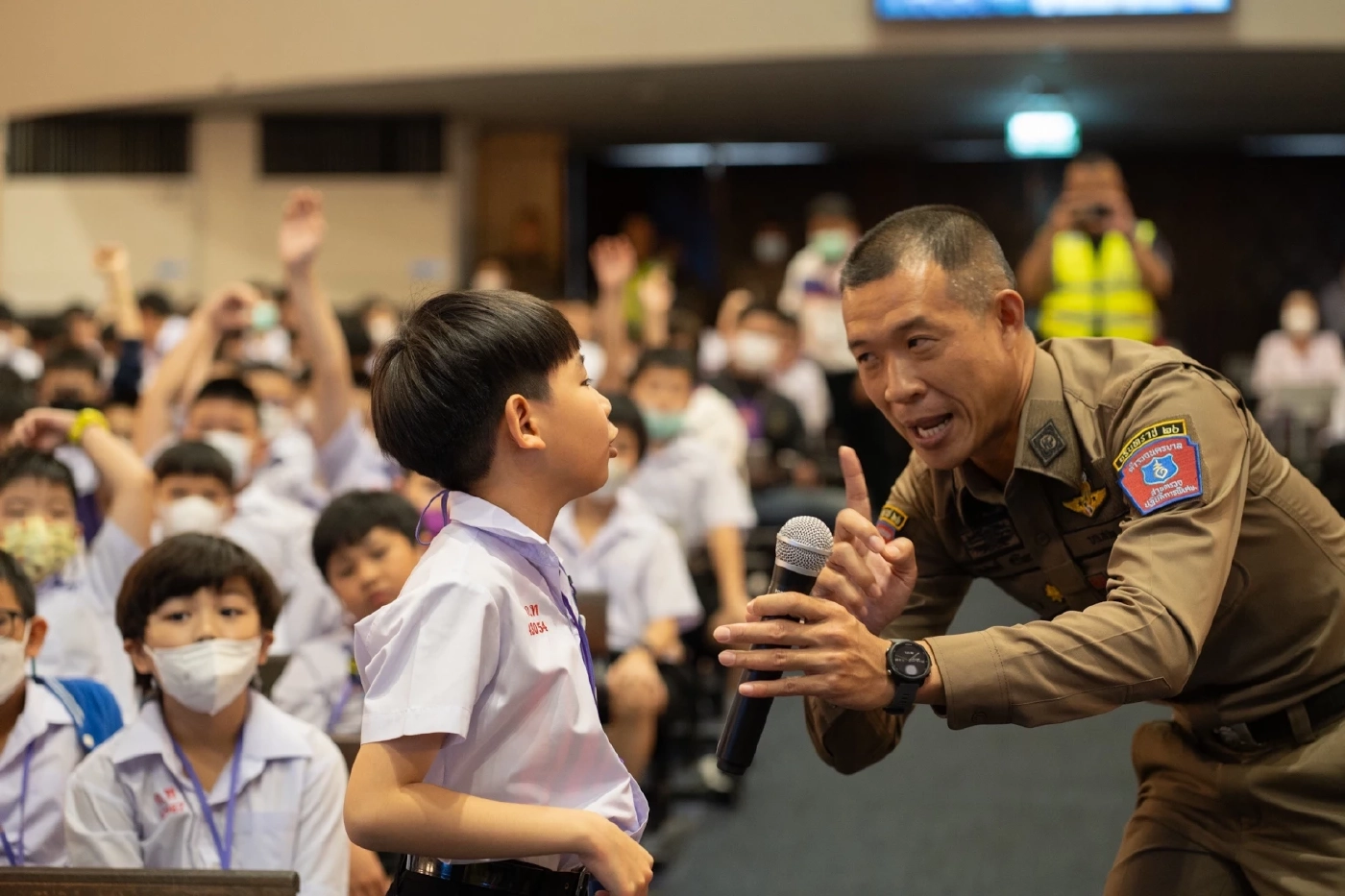 “รองต่อ” จัดอบรม นร.กรุงเทพคริสเตียน ซ้อมเผชิญเหตุคนร้ายกราดยิง