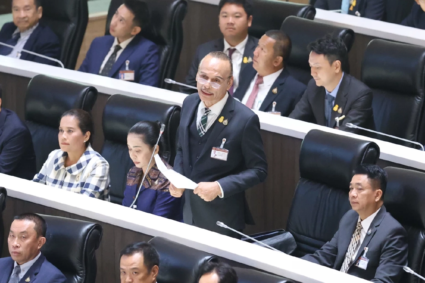 "ชาดา ไทยเศรษฐ์" ลั่นกลางสภา! เสนอกฎหมายยิงคนหมิ่นสถาบันแล้วไม่ติดคุก