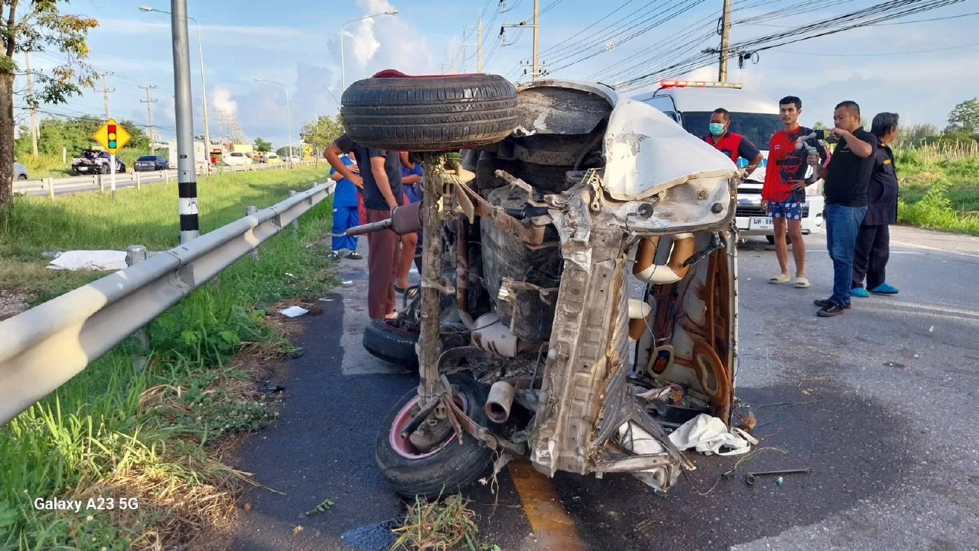 ตร.ตั้ง 2 ข้อสงสัย เก๋งแม่บ้าน อบต.แลง ขับปาดหน้ารถกู้ชีพกระทันหัน