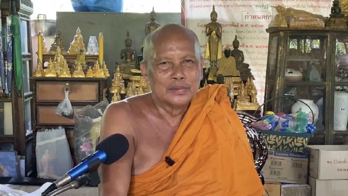 พระพยอม ติงสาวลงนะหน้าทอง 108 แผ่น ทำอะไรแต่พองาม อย่างมงายสุดขีด