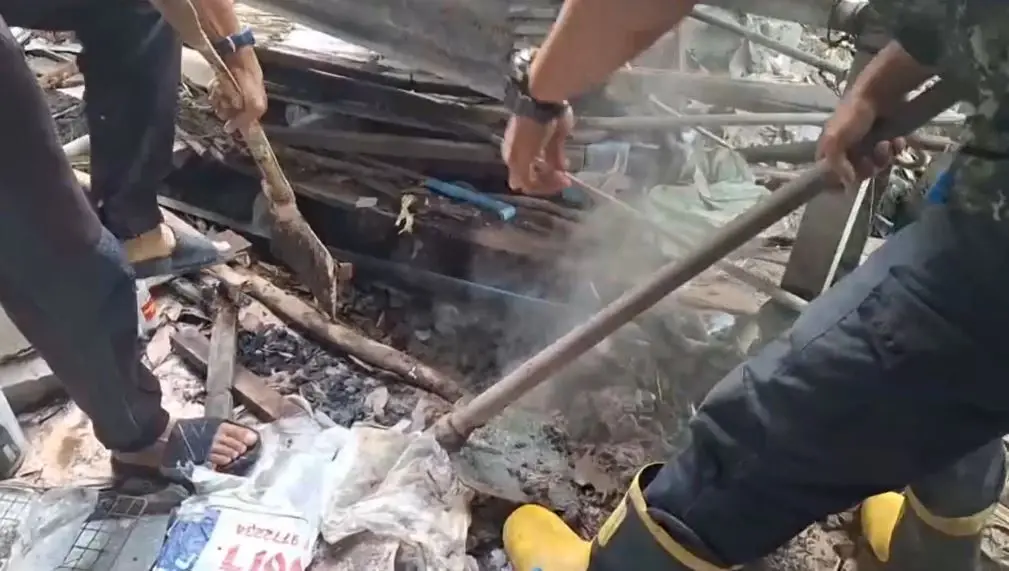 เจ้าของบ้านผวา! ควันปริศนาพุ่งออกมาจากดิน คางคกโดดลงไปถูกต้มจนสุก