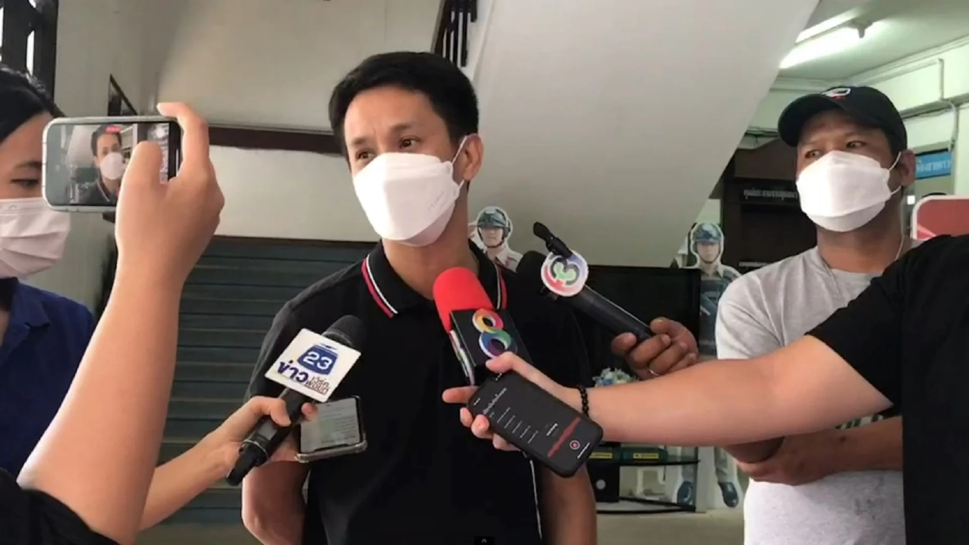 พ่อแจ้งจับ “หนุ่มหื่น" ช่วยตัวเองโชว์ลูกสาววัย 15 ปี หน้าป้ายรถเมล์