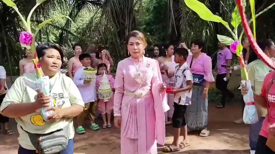 รักล้นใจ! สาวนครพนม รอไม่ไหว ยกขันหมากสินสอดนับล้าน สู่ขอ หนุ่มระยอง