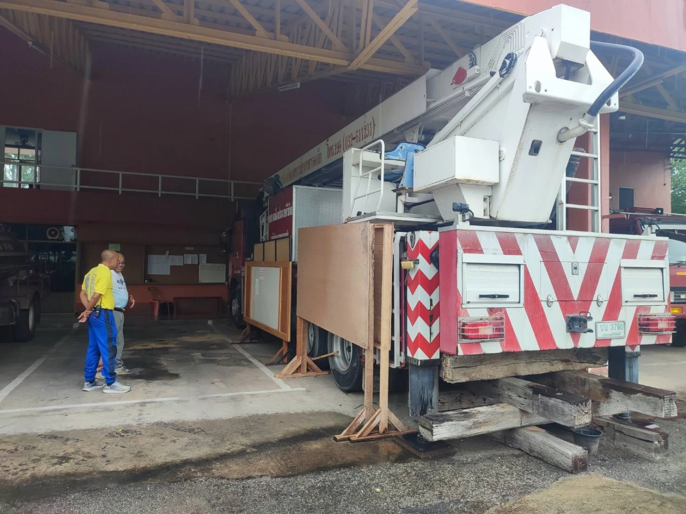 แฉเทศบาลประจวบฯ ซื้อรถดับเพลิงหรู 40 ล้าน แต่ใช้งานไม่ได้ ถูกจอดทิ้งมา 10 ปี