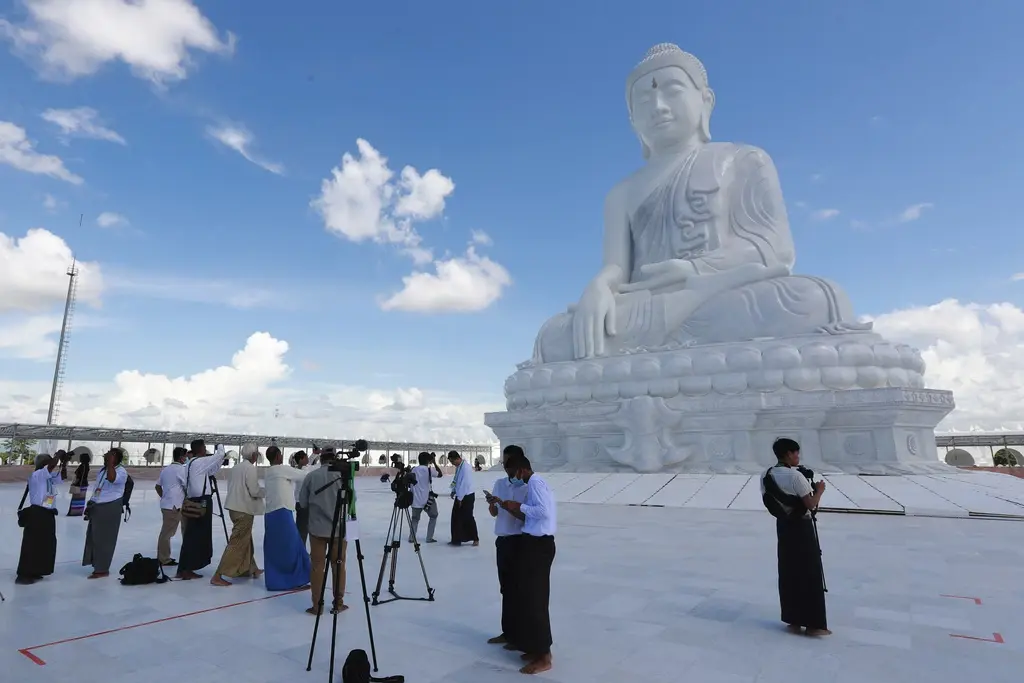นักวิเคราะห์ชี้ สร้างพระไม่ช่วย "มิน อ่องหล่าย" ซื้อใจประชาชน