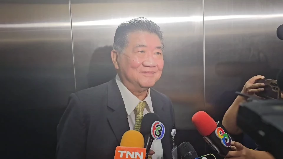 ภูมิธรรม รองหัวหน้าพรรคเพื่อไทย