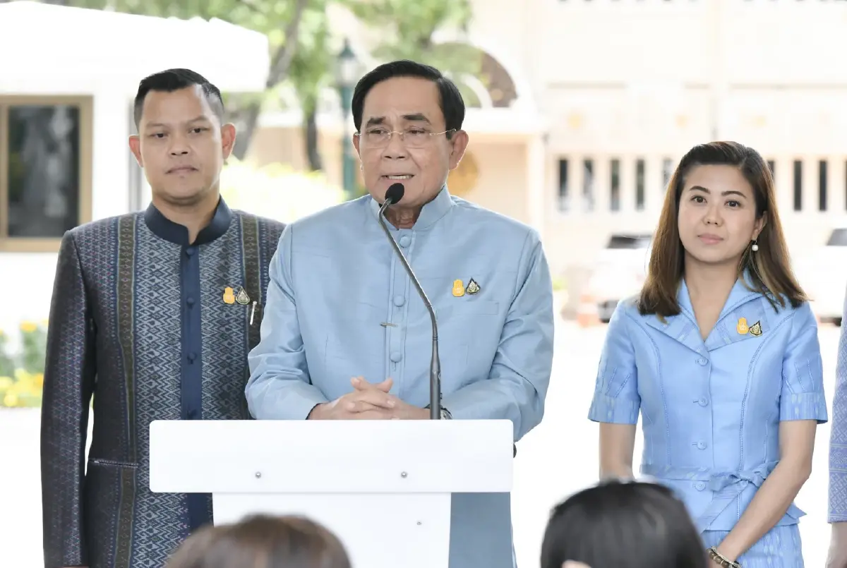"นายกฯ" ปัดไม่มีขัดแย้ง "พล.อ.ประวิตร" ลาประชุมไม่แปลก