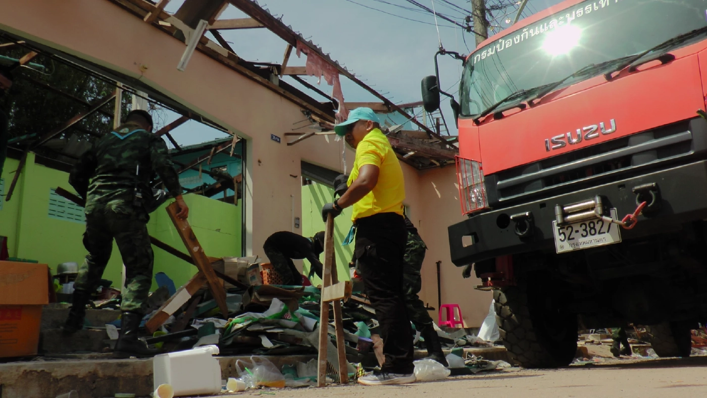 ทหารทัพภาค 4 เร่งซ่อมบ้านมูโน๊ะ เหตุ"โกดังพลุระเบิด" 682 หลัง เสียหาย 50 ล้าน