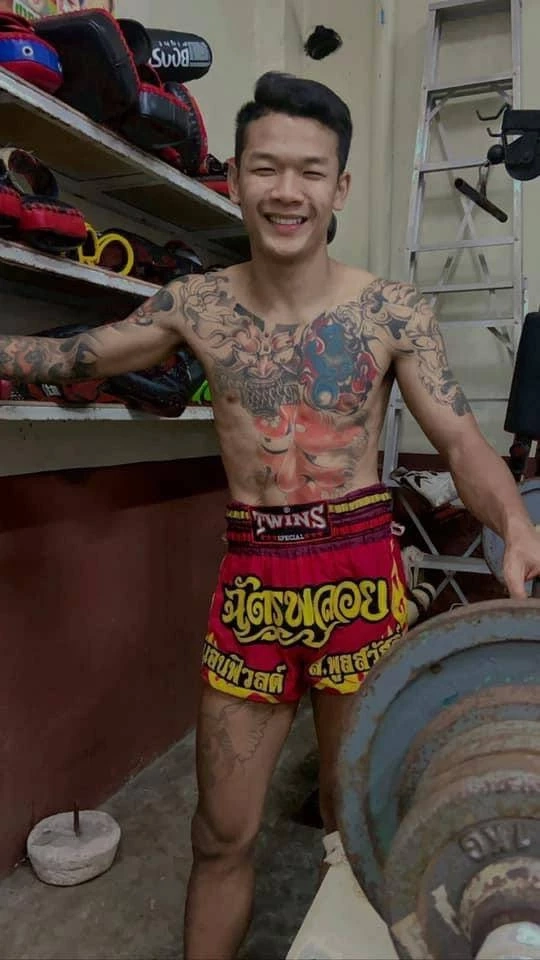 นายพัทรพล พูลสวัสดิ์ หรือ “ฉัตรพลอย ส. พูลสวัสดิ์” นักมวยที่ถูกกล่าวอ้างว่าร่วมก่อเหตุด้วp