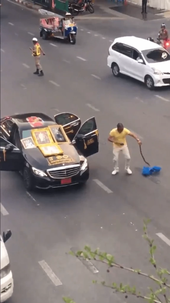 "เค ร้อยล้าน" สึกพระแล้ว หลังถูกต้นสังกัดขับพ้นวัด พร้อมเผยวีรกรรมสุดป่วน