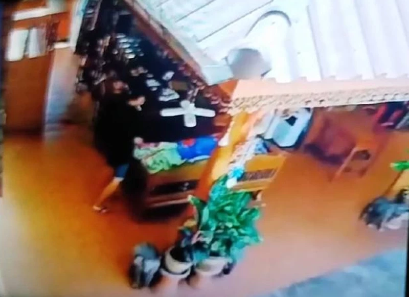 พบหลักฐานสำคัญ มัดตัวคนร้าย บุกเข้าบ้านทุบหัว"ป๋าสาร์จ" เจ้าพ่อเงินกู้ดับ