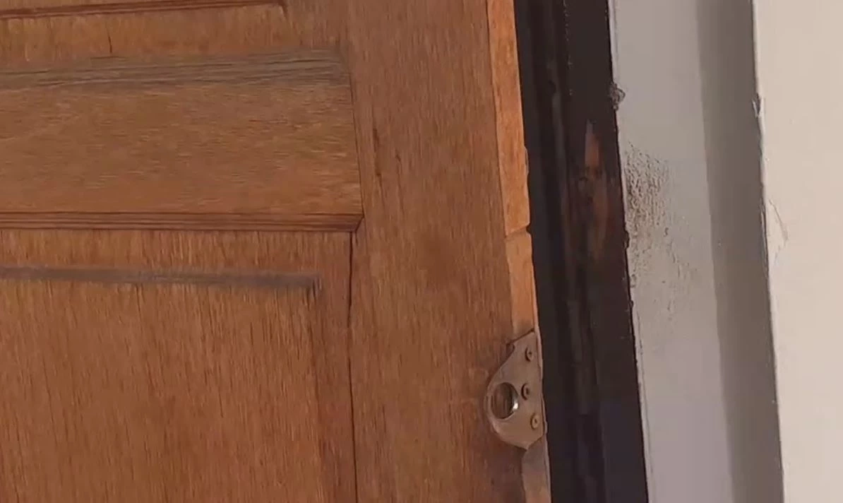 โจรเหิม! ขังพระในกุฏิ แล้วงัดตู้เซฟเงินบริจาค กวาดเรียบนับหมื่น หนีลอยนวล