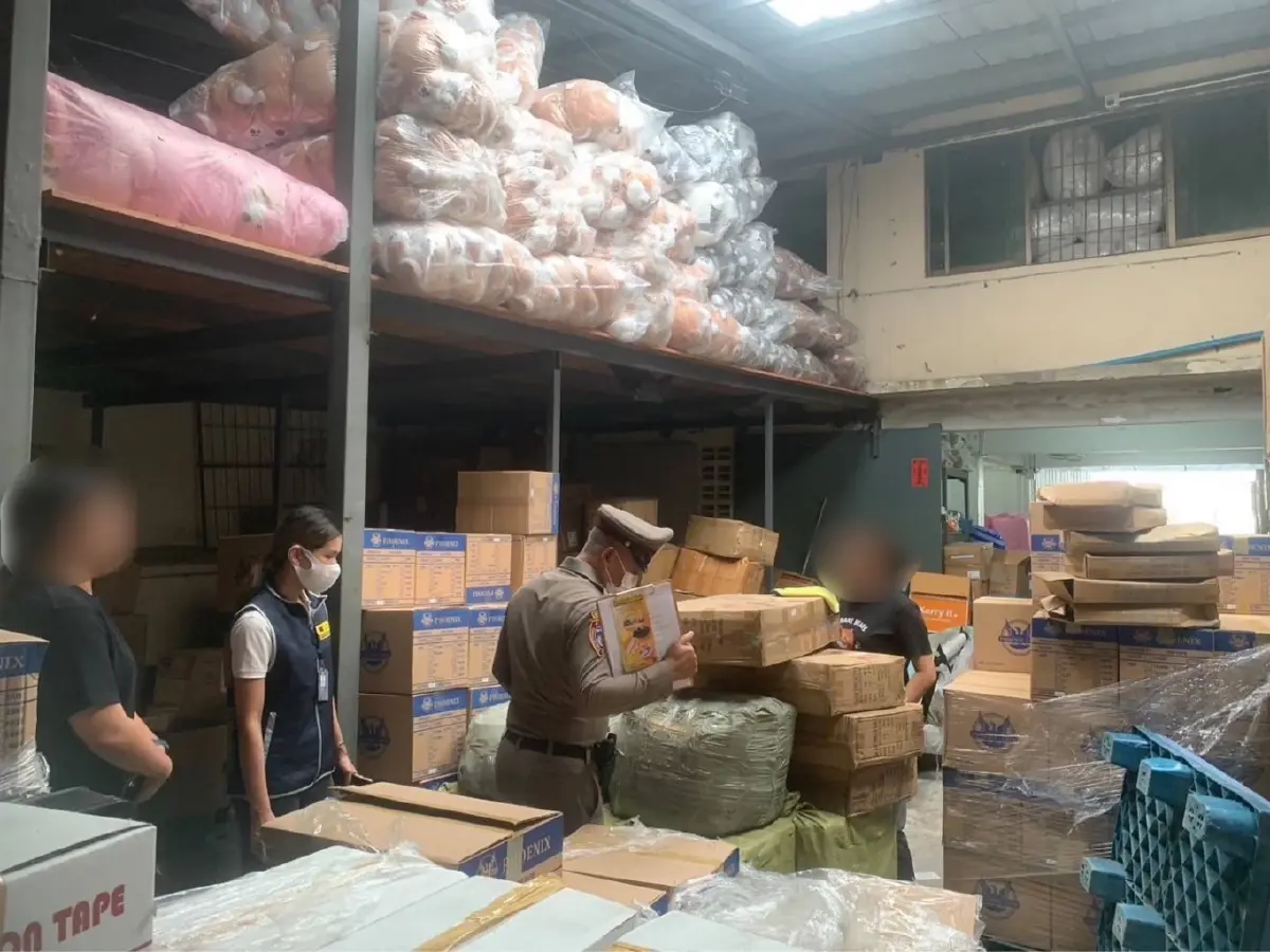 บุกโกดัง ย่านลาดกระบัง ลอบนำเข้าของเล่นเด็กไม่มี มอก.