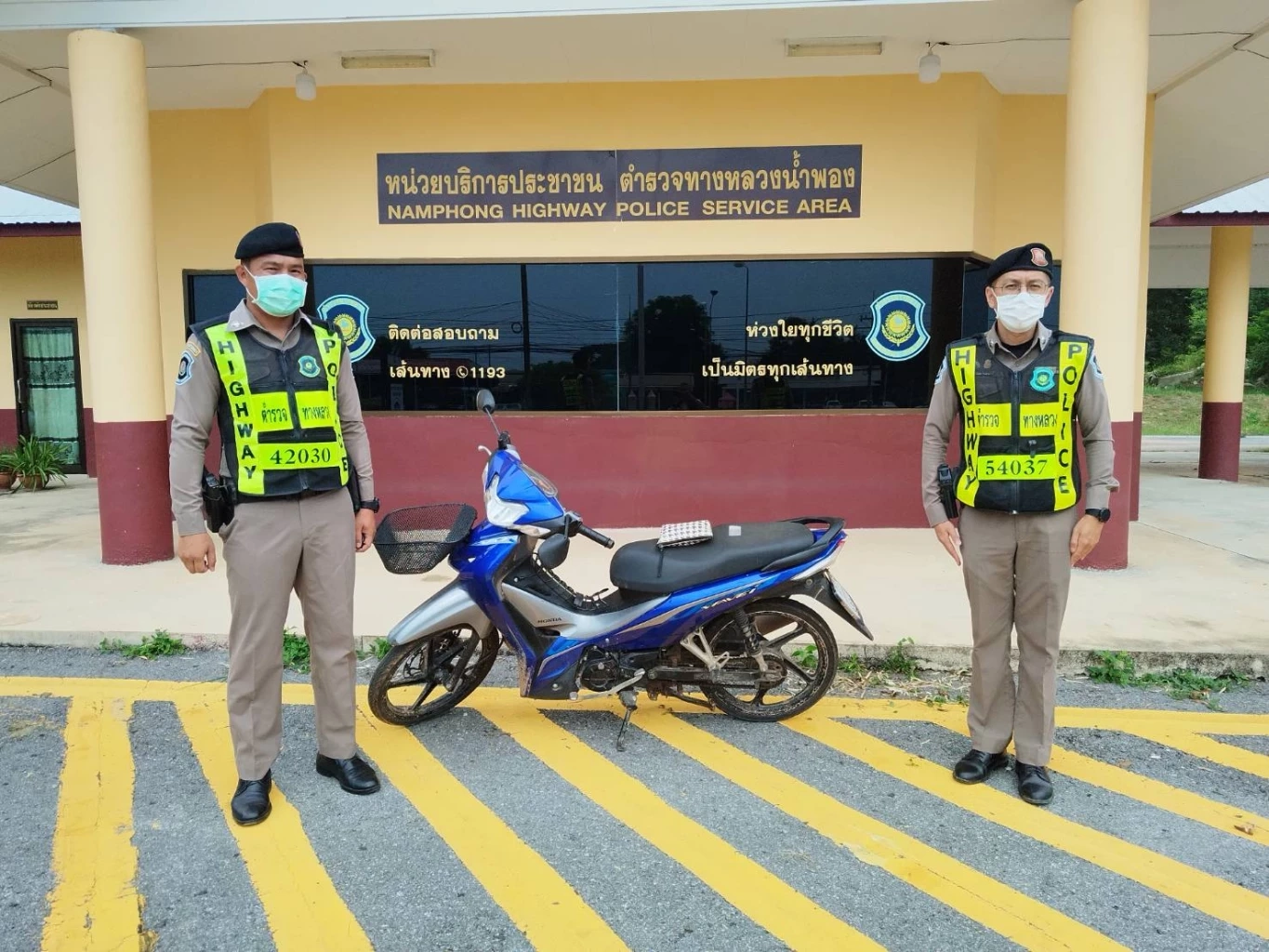 รวบยกแก๊ง 4 ผู้ต้องหายิงรถตำรวจทางหลวง-แจ้งข้อหาหนัก