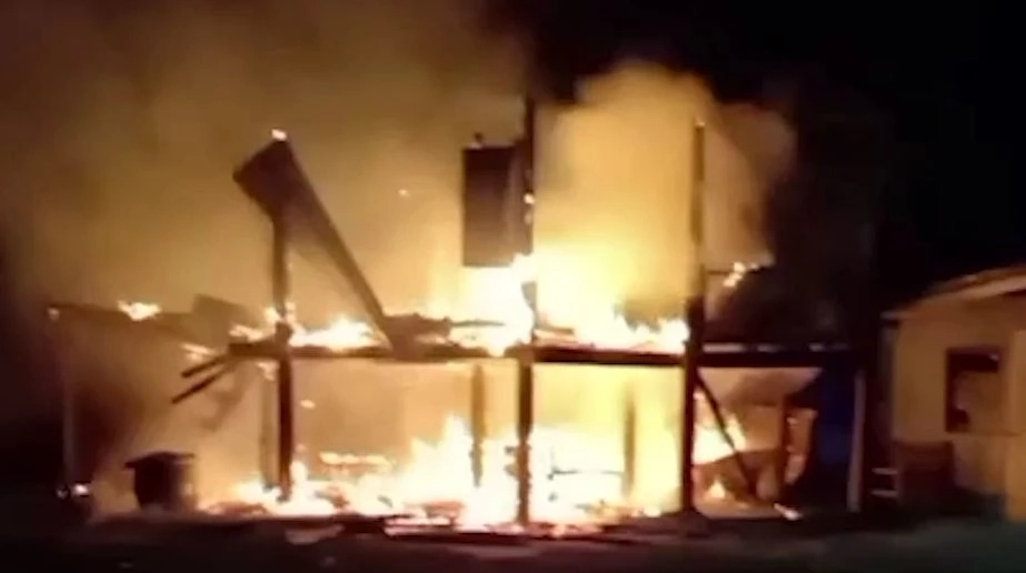 อุทาหรณ์ ยาย 99 ปี จุดธูปเทียนไหว้พระก่อนเข้าพรรษา ไฟไหม้บ้านวอดทั้งหลัง