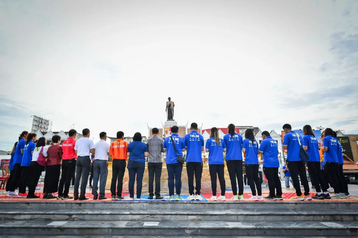 "วอลเลย์บอลหญิงทีมชาติไทย" สักการะ "ย่าโม" ก่อนลุยศึกชิงแชมป์เอเชีย