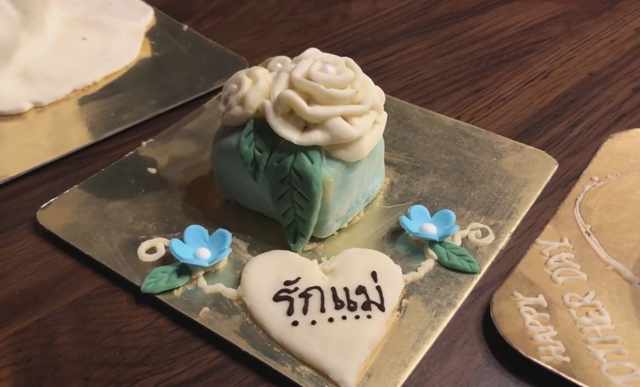 เปิดที่มาไอเดีย เค้กวันแม่ รูปสาวอุ้มท้อง ร้านดัง กับความหมายดีๆ