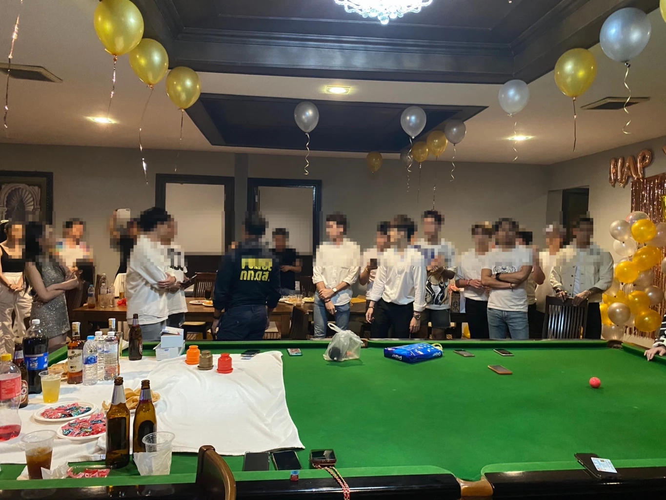 บุกทลายปาร์ตี้ “เน็ตไอดอล” มั่วยาฉลองวันเกิดกลางกรุง พบของกลางเพียบ