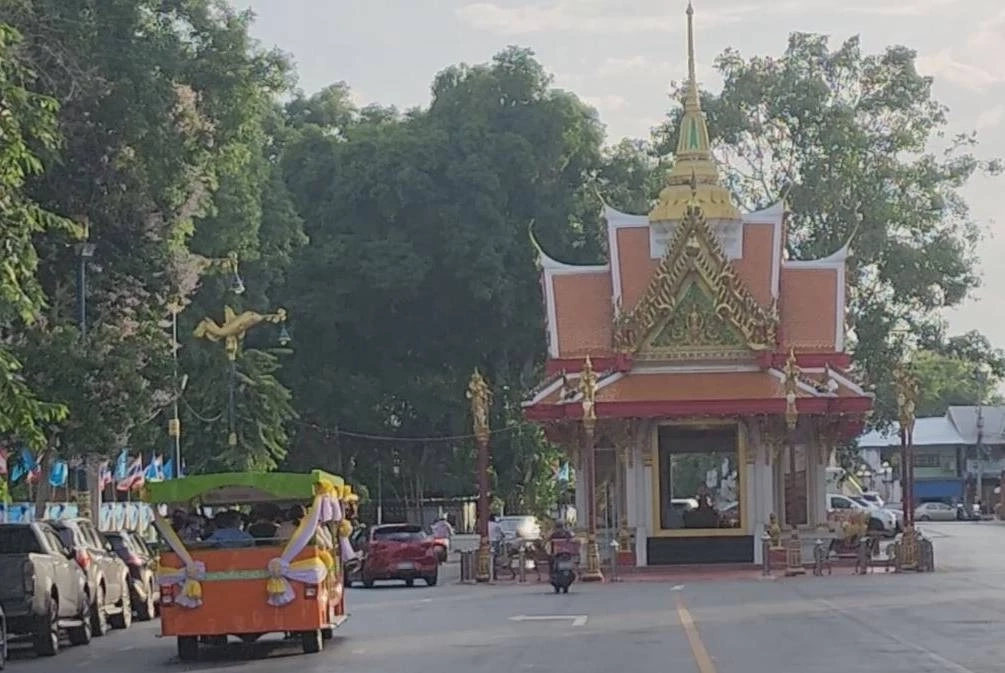 นั่งรถรางเที่ยวชมเมืองและแหล่งท่องเที่ยวชื่อดัง