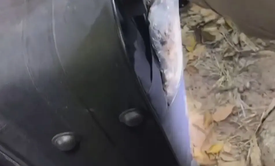 หนุ่ม รปภ.ผวา พบกระเป๋าปริศนาส่งกลิ่นเหม็น แจ้ง จนท.ตรวจสอบ