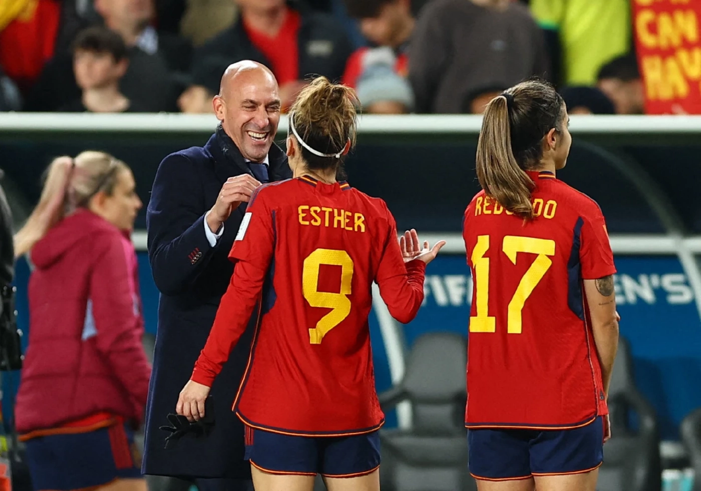 'รูเบียเลส' ยันไม่ลาออก หลังถูกวิพากษ์วิจารณ์ 'จูบ' นักเตะหญิง