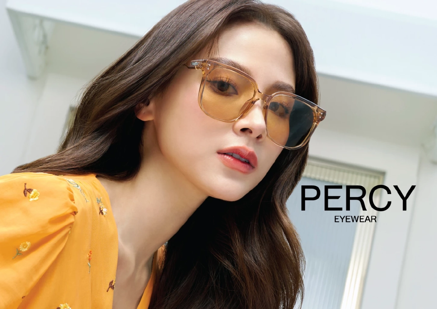 ลุคสาวแว่น “ใบเฟิร์น พิมพ์ชนก” PERCY รวมแฟชั่นทุกสไตล์ ที่ร้านแว่นท็อปเจริญ