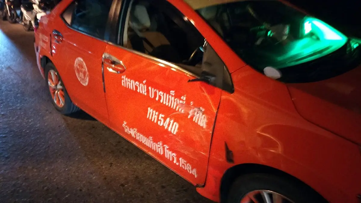 รวบหนุ่มฉกไอโฟน หญิงจีนโดดสะพานลอย อ้างไม่รู้ของใคร เห็นแล้วอยากได้