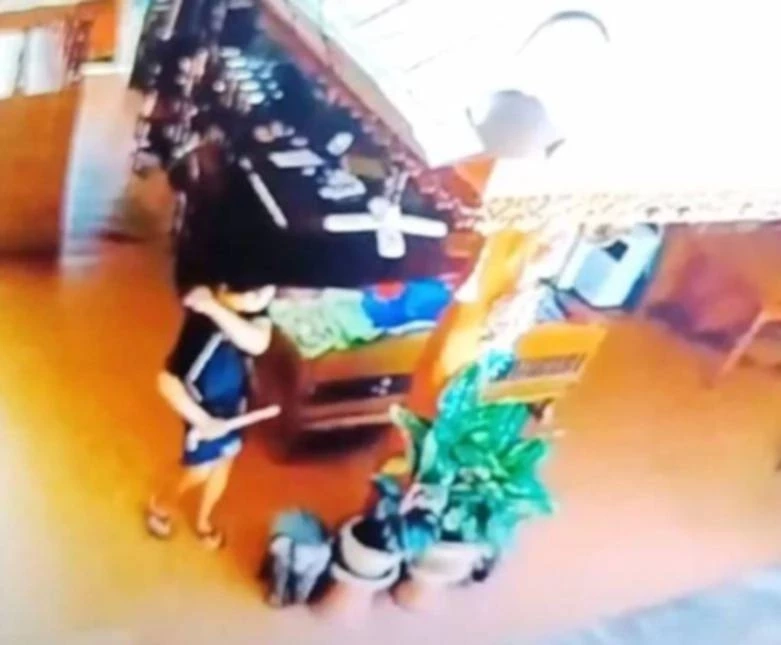 วงจรปิดจับภาพขณะที่นายต๋อง ลงมือทำร้ายป๋าสาร์จ